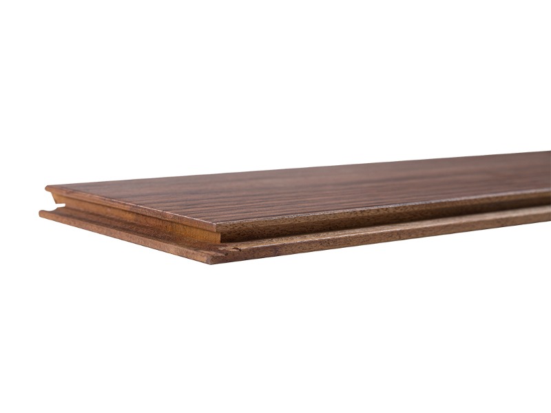 An bhfuil Flooring Walnut Marthan go leor chun Maireachtáil Laethúil?